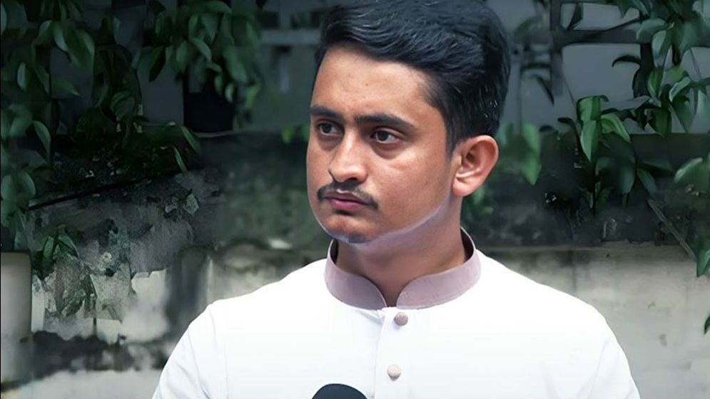 বগুড়ায় সারজিস আলমের গাড়িবহরে ককটেল হামলা